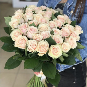 35 Кремовых Роз (60 см.)