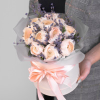 11 Нежно-Розовых Ранункулюсов в коробке